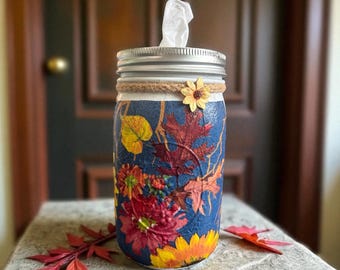 Porta pañuelos en tarro de cristal con hojas y flores de otoño