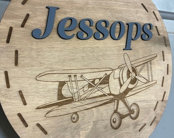 Colgador de puerta de madera de avión familiar personalizado