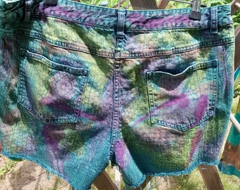 Distressed Shorts Tie Dyed mid rise Jeanology size 14 Aqua Marine Pink Purple Orange Turquoise Yellow Snake Scale Bleached Pattern Shorts