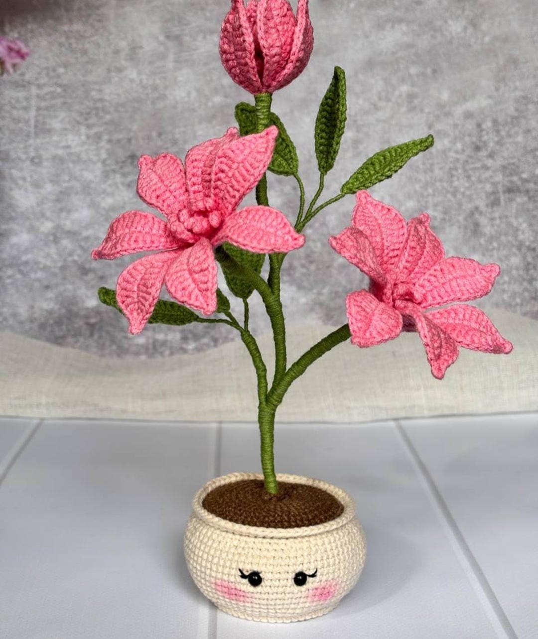 あみぐるみ 鉢植えの花 笑顔の鉢植え花あみぐるみ：かぎ針編みの植木鉢のパターンPDF（英国