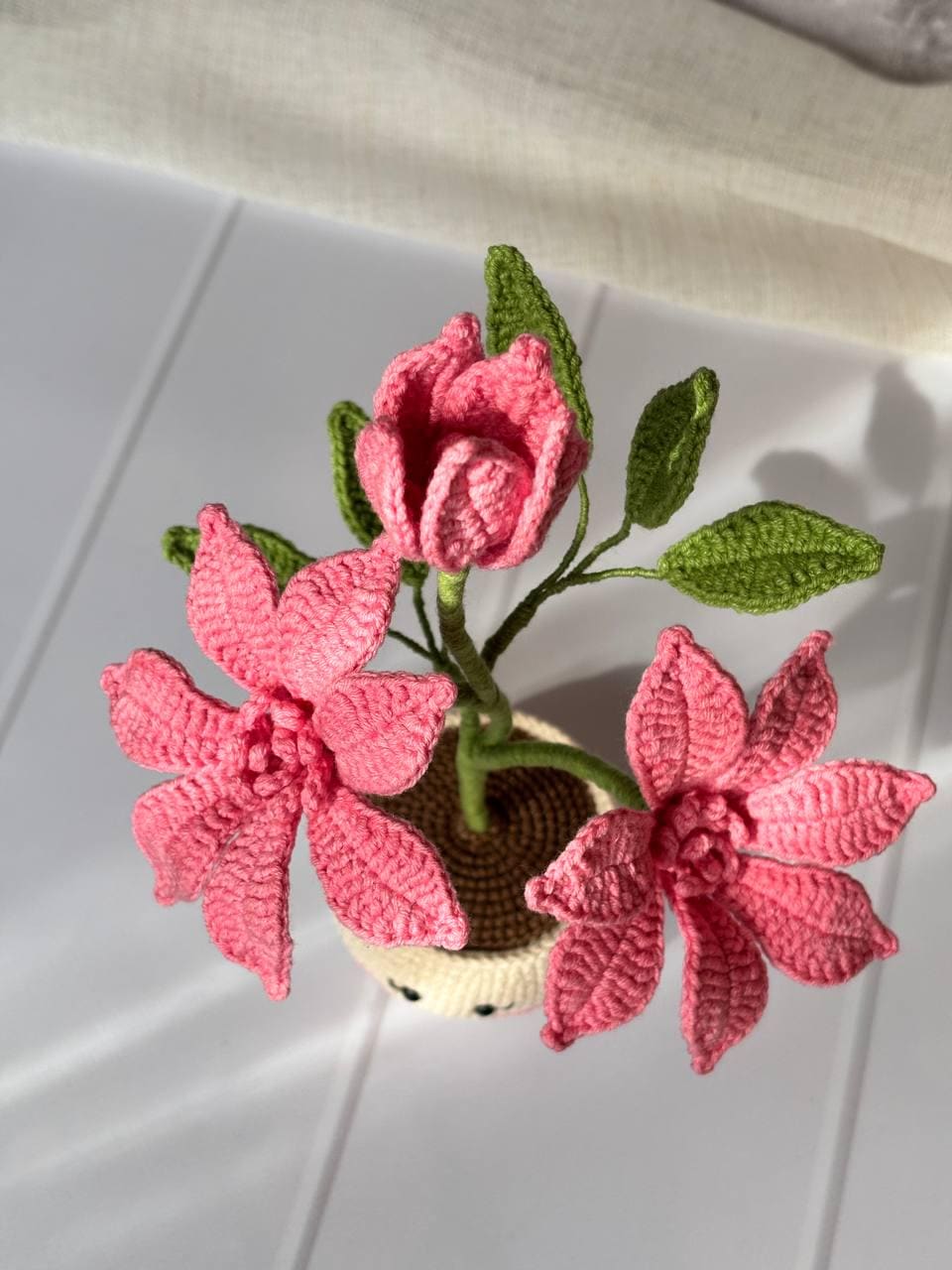 笑顔の鉢植え花あみぐるみ：かぎ針編みの植木鉢のパターンPDF（英国