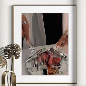 Lámina de cena para chicas / Lámina artística de maquillaje y perfumes estéticos / Láminas divertidas / Lámina para la pared de la cocina / Póster de maquillaje de diseñador / Arte de pared elegante