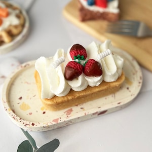 Dessert Candle Soy Wax Strawberry Cake Candle Unique Candle Gift Set Food Candle Birthday Gift Fruit Candle