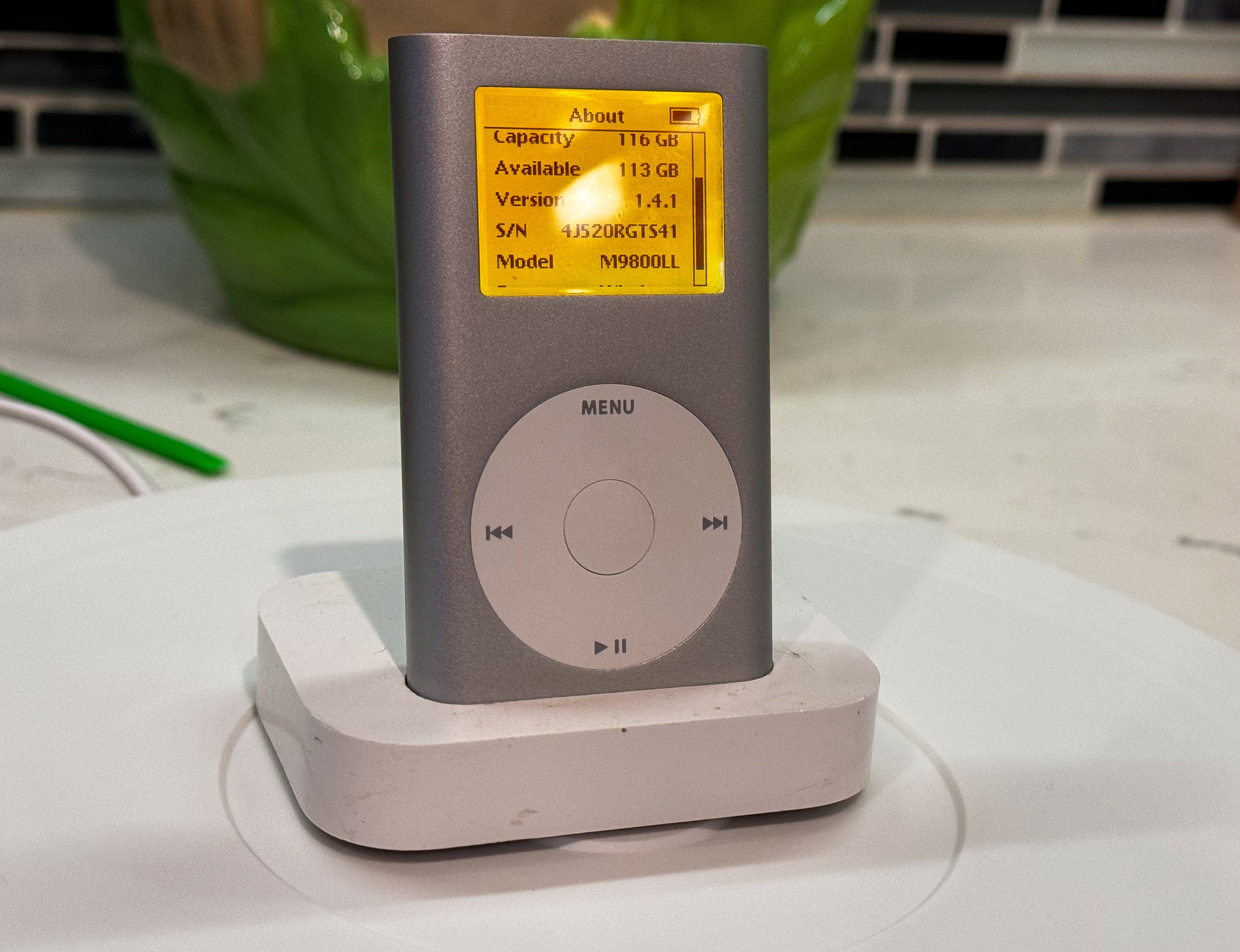 iPod mini 第2世代（改造済み） 受注生産 非常に改造されたシルバーのiPod mini第2世代 - オレンジ