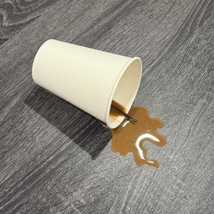 Taza de café derramada falsa, accesorio, exhibición, broma