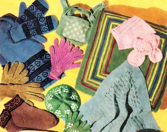 Peut inclure: Une collection d'articles tricotés, dont un bonnet pour bébé, une paire de mitaines, une écharpe, un pull et un chapeau. Les articles sont tous de couleurs et de motifs différents. Le texte "THE ODD OUNCE 1' -and what to knit with it..." est imprimé sur le fond jaune.