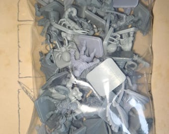 Approximately 40 B-grade and broken 3D resin figures for tabletop games such as HeroQuest D&D