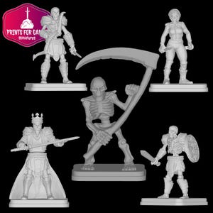 Op de afbeelding: Een verzameling onbeschilderde miniatuurfiguren van skeletten in verschillende poses. Eén figuur zwaait met een grote zeis, anderen hebben zwaarden en schilden. De miniaturen staan op rechthoekige voetstukken, met het "Prints for Games" logo linksboven.