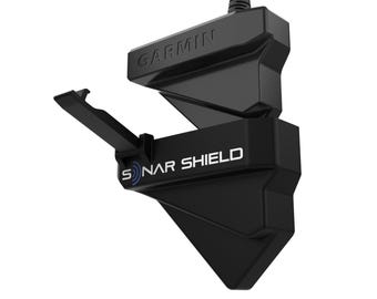 Puede incluir: Escudo sonar Garmin negro con el nombre de la marca en blanco. El escudo tiene un diseño angular único y un componente articulado. El texto "SONAR SHIELD" también es visible en blanco. Un cable negro se extiende desde la parte superior.