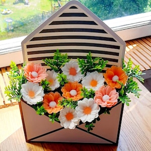Soap Flower Gift Box – Handmade Daisy Soap Bouquet, Unique Floral Card Alternative, Mother’s Day Gift for Her, Teacher Appreciation