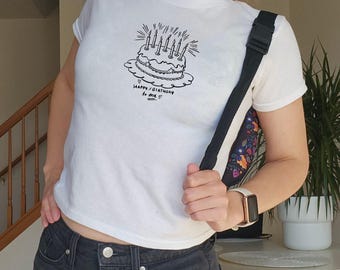Camiseta de bebé con pastel de feliz cumpleaños, camiseta de cumpleañera, coqueta, Y2k, ropa de los 90, camiseta de bebé vintage estética de Pinterest, camiseta de bebé Y2k