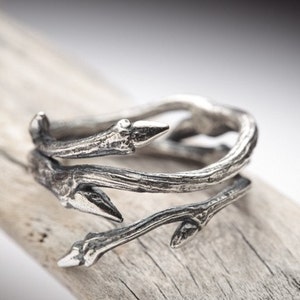 Herkimer Diamond natural crystal statement ring dark silver stacking twig rings imagen 3