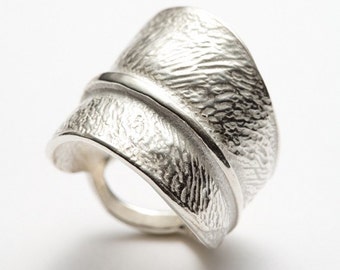 Textured leaf, silver ring - statement ring - Central Park - RedSofa jewelry