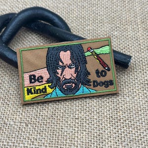 Be Kind to Dogs Aufnäher: Inspiriert von John Wick Gestickter Klett-Morale-Aufnäher