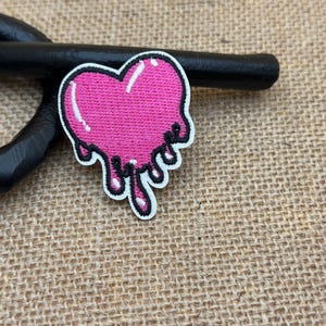 Pink Dripping Heart Patch: Y2K Kawaii Embroidered Badge