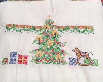 Christmas Tree With Presents Table Runner