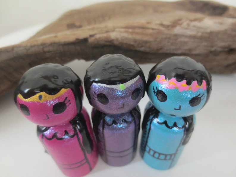 Fairy Peg Doll Set Hand Painted Pegs Faerie Wooden Peg Magical Pegs Wooden Toys Fairytale Elves Gnomes Queen Peg People 3 Fairy Tale Pegs