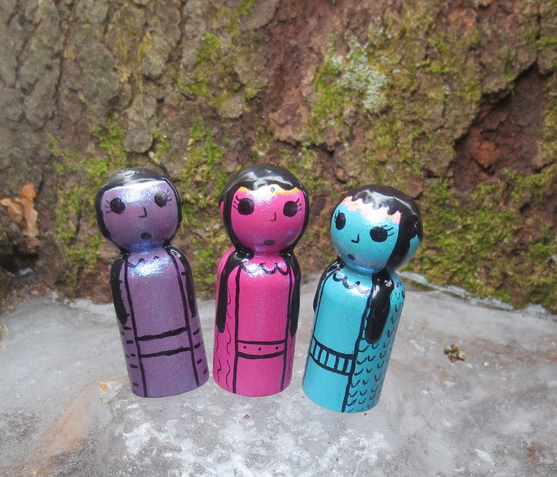 Fairy Peg Doll Set Hand Painted Pegs Faerie Wooden Peg Magical Pegs Wooden Toys Fairytale Elves Gnomes Queen Peg People 3 Fairy Tale Pegs
