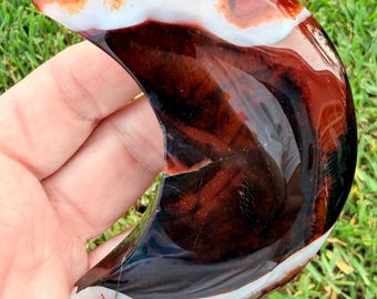Sardonyx Agate Crescent Moon Red Brown White Banded Crystal Carving