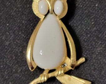 Vintage Crown Trifari 1960s Gold Owl w/Milk Glass Cabochon