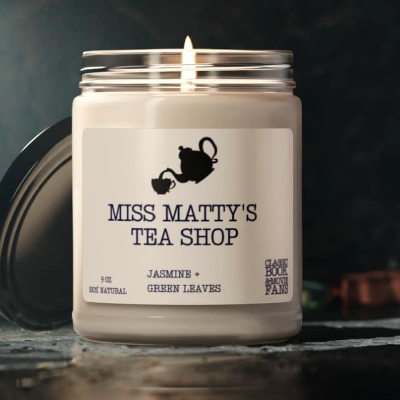 ClassicBookFans Miss Matty's Tea Shop Candle - Thumbnail 4