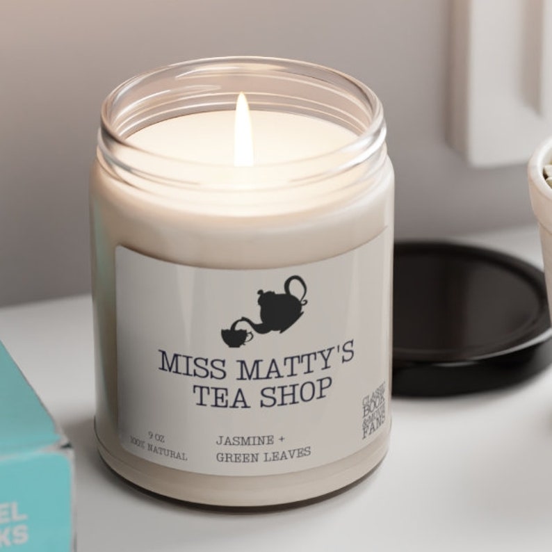 ClassicBookFans Miss Matty's Tea Shop Candle - Thumbnail 3