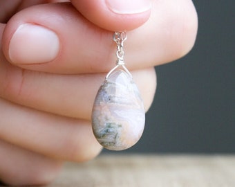 Natural Agate Necklace for Balance and Courage