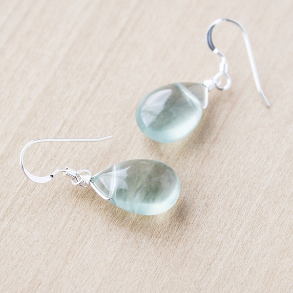 Orecchini in fluorite . Orecchini a goccia semplici Stone. Orecchini in Cristallo di Fluorite Goccia. Gioielli per la salute mentale