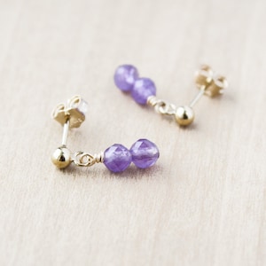 Amethyst Ohrstecker: Kleiner violetter Edelstein, 14k Gold Fill