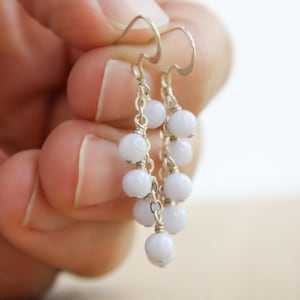 Orecchini in agata blu: pendente in argento sterling con gemme a grappolo
