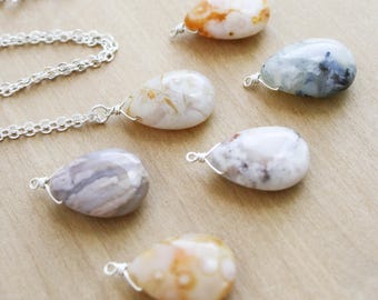 Natural Agate Pendant Necklace for Balance and Courage