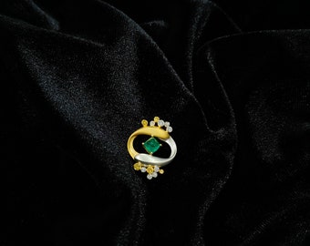 An emerald brooch Original brooch Custom brooch Dress matching Banquet collocation