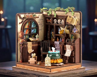 Vintage Madeline Old House in Paris Doll House. Working Door Bell