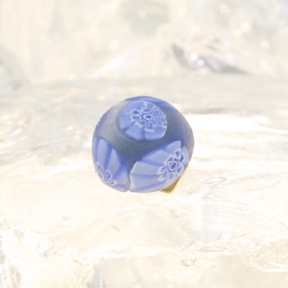 Handmade Murano glass vintage clip earrings, round, blue, decorated with light blue murrine flowers, 1980s Made in Italy View 4