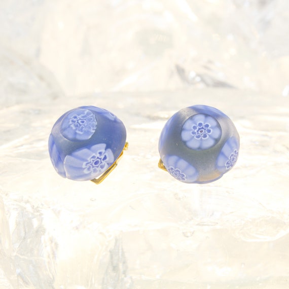 Handmade Murano glass vintage clip earrings, round, blue, decorated with light blue murrine flowers, 1980s Made in Italy