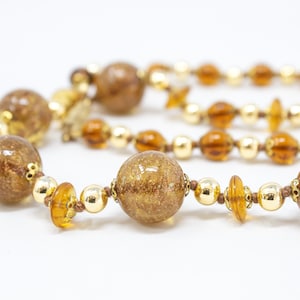 Vintage Murano glass necklace with handmade honey-colored pearls with golden details, decorated with aventurine, 1980s Made in Italy