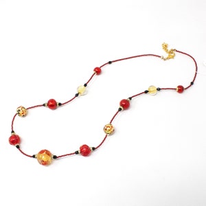 Unique piece! Vintage Murano glass necklace with round red and black pearls, decorated with gold leaf, 80s jewel Made in Italy