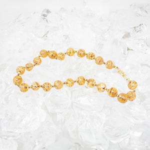 Vintage Murano glass necklace with handmade honey-colored pearls with white shades, decorated with aventurine, 1980s Made in Italy