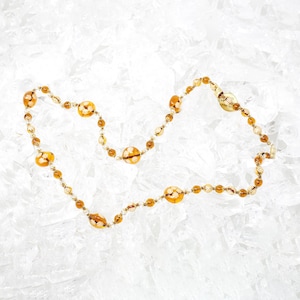 Unique piece! Vintage Murano glass necklace with handmade honey-colored pearls, decorated with white flowers, Made in Italy jewel