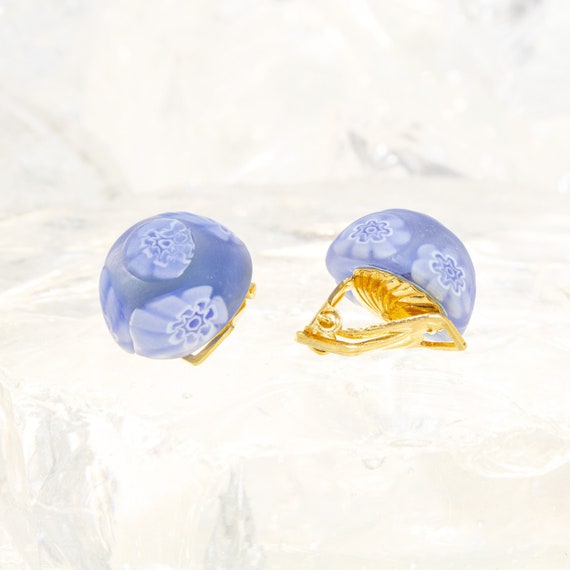 Handmade Murano glass vintage clip earrings, round, blue, decorated with light blue murrine flowers, 1980s Made in Italy View 3