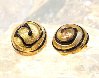 Vintage handmade Murano glass clip earrings, golden round with embossed black spiral decoration, Made in Italy jewelry