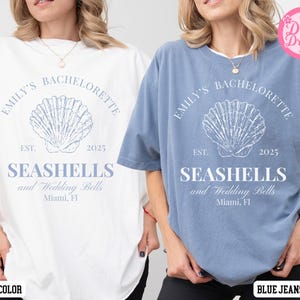 Muscheln und Hochzeitsglocken Strand Bachelorette Shirt, Küsten Bach Party T-Shirt, personalisiertes Brautjungfer Geschenk, benutzerdefinierte Muschel Hochzeit Shirt.