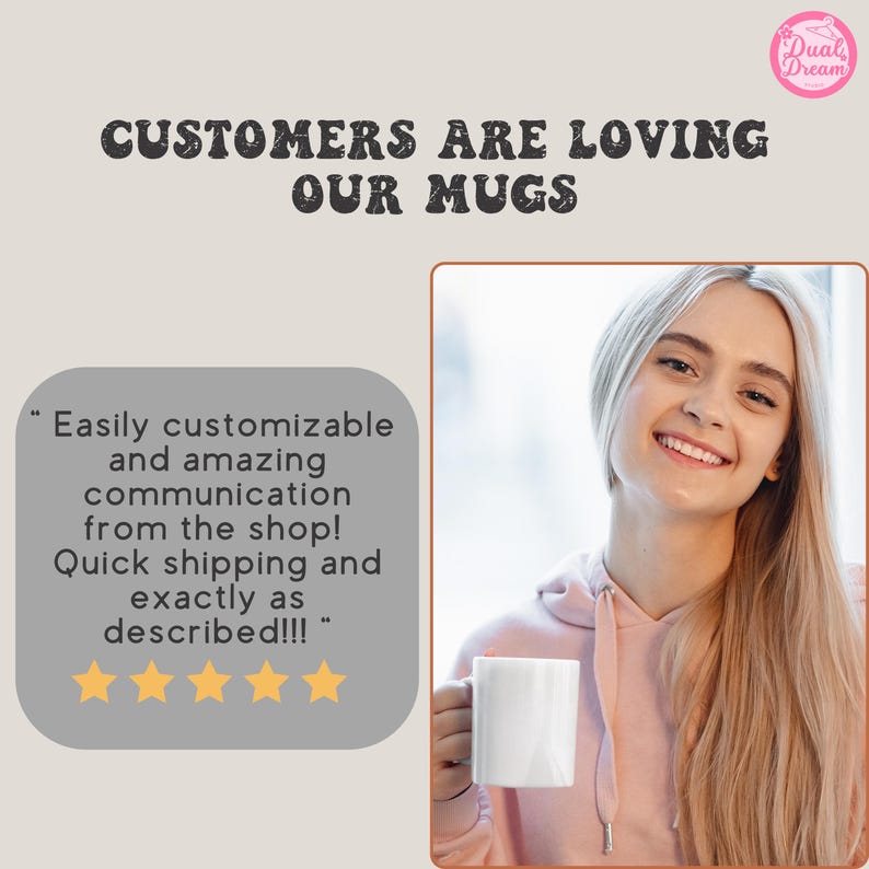 K&ouml;nnte beinhalten: Das Bild zeigt eine Frau, die eine wei&szlig;e Tasse h&auml;lt. Der Text oben lautet "CUSTOMERS ARE LOVING OUR MUGS". Eine Kundenbewertung wird angezeigt, die Anpassung, Kommunikation und schnellen Versand hervorhebt. Das Shop-Logo befindet sich oben rechts.