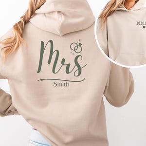 Personalized Couples Mr and Mrs Sweatshirt, Matching Husband & Wife Sweatshirts, New Wife Sweatshirt, New Couples Gift, Bridal Shower Gift.