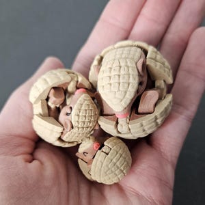 3D Printed Articulated Armadillo Fidget Toy: Rolls Into a Ball!