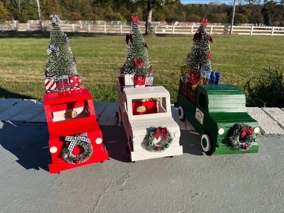 Handmade Wooden Christmas Truck – Farmhouse Holiday Decor with Tree & Gifts