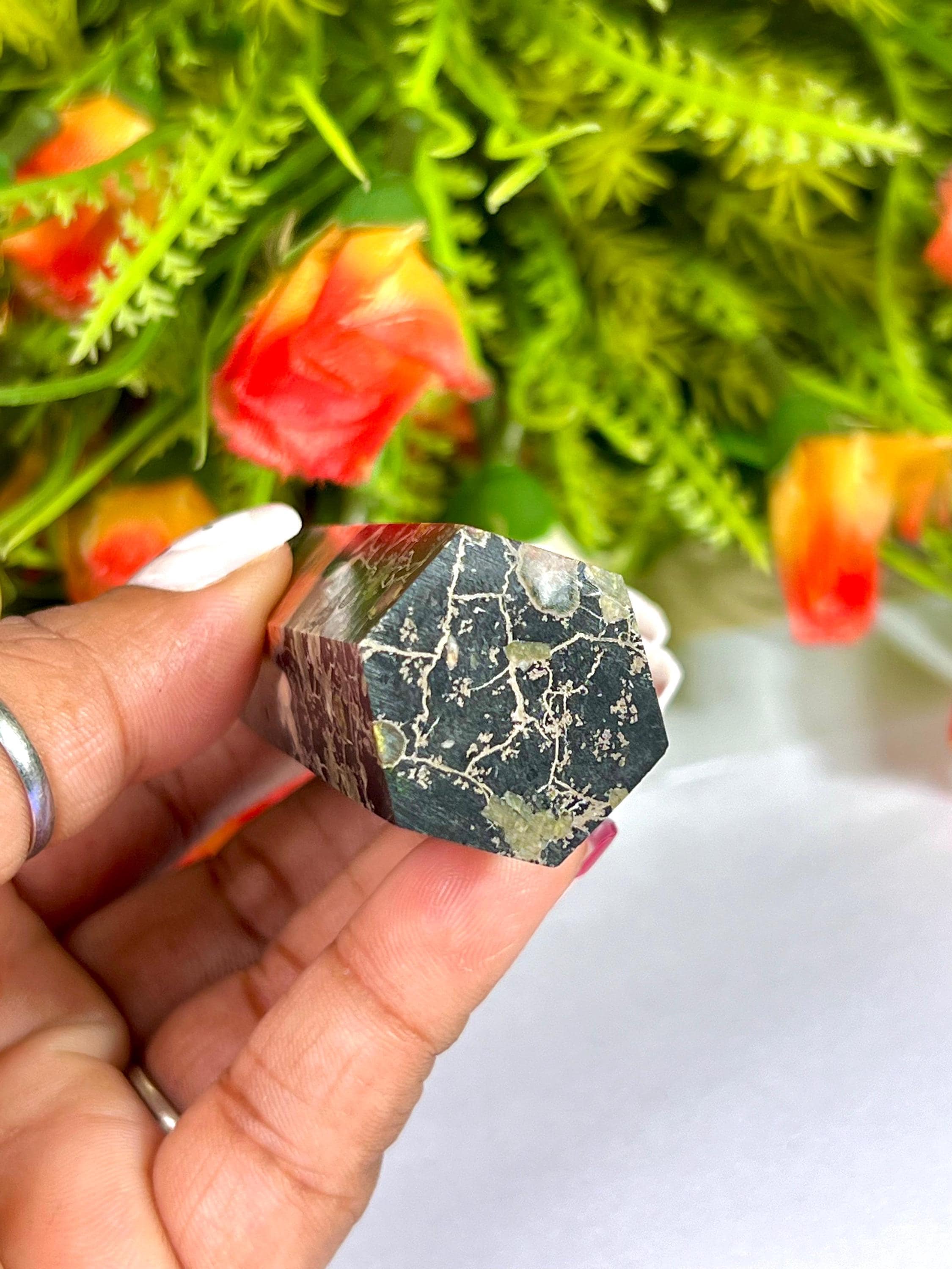 プラムブロッサムジャスパーストーンタワー：クリスタルポイント