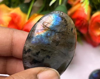 Labradorite Crystal Worry Stone: Pocket Healing Stone (4cm x 3cm)