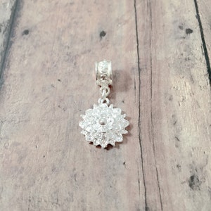 Chrysanthemum pendant (1 piece) - chrysanthemum jewelry, mum jewelry, November jewelry, chrysanthemum gift, mum gift, November pendant