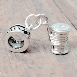 Spool of thread pendant (1 piece) - spool of thread jewelry, sewing jewelry, seamstress jewelry, sewing gift, spool of thread gift